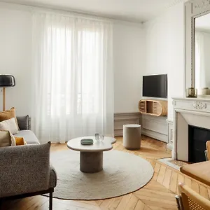https://vestay-champs-elysees.fr-paris.fr
